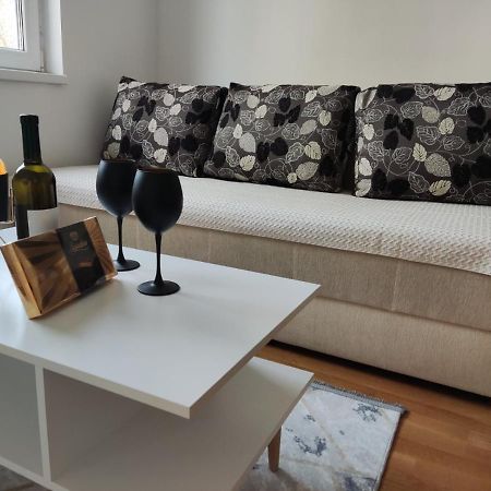 Sarah - City Apartment Скопье Экстерьер фото